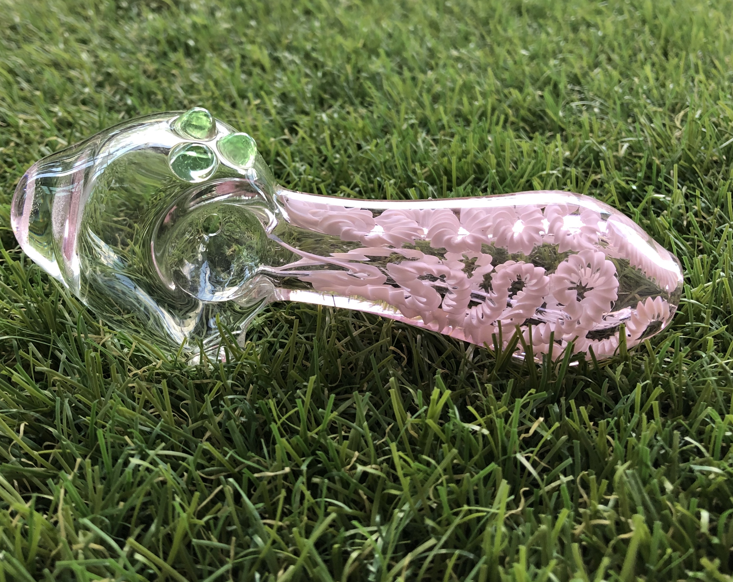 You could find a really nice glass pipe with a reasonable price tag if you know how to inspect smoke pipes.